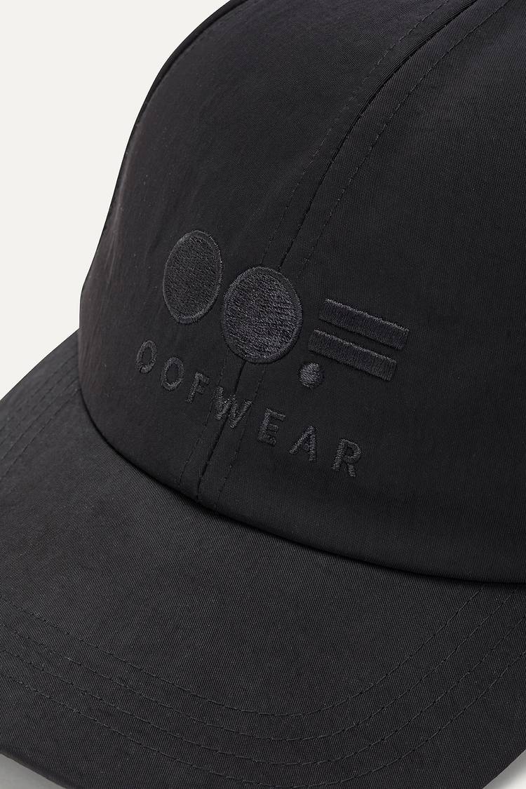 Oof Wear CAPPELLO CON VISIERA IN NYLON MEMORY 2009 - NERO Pezzi Unici