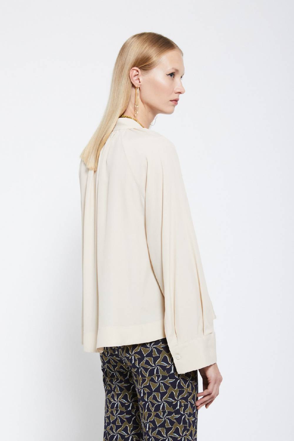 ottod'Ame Silk-blend blouse with drawstring Novità