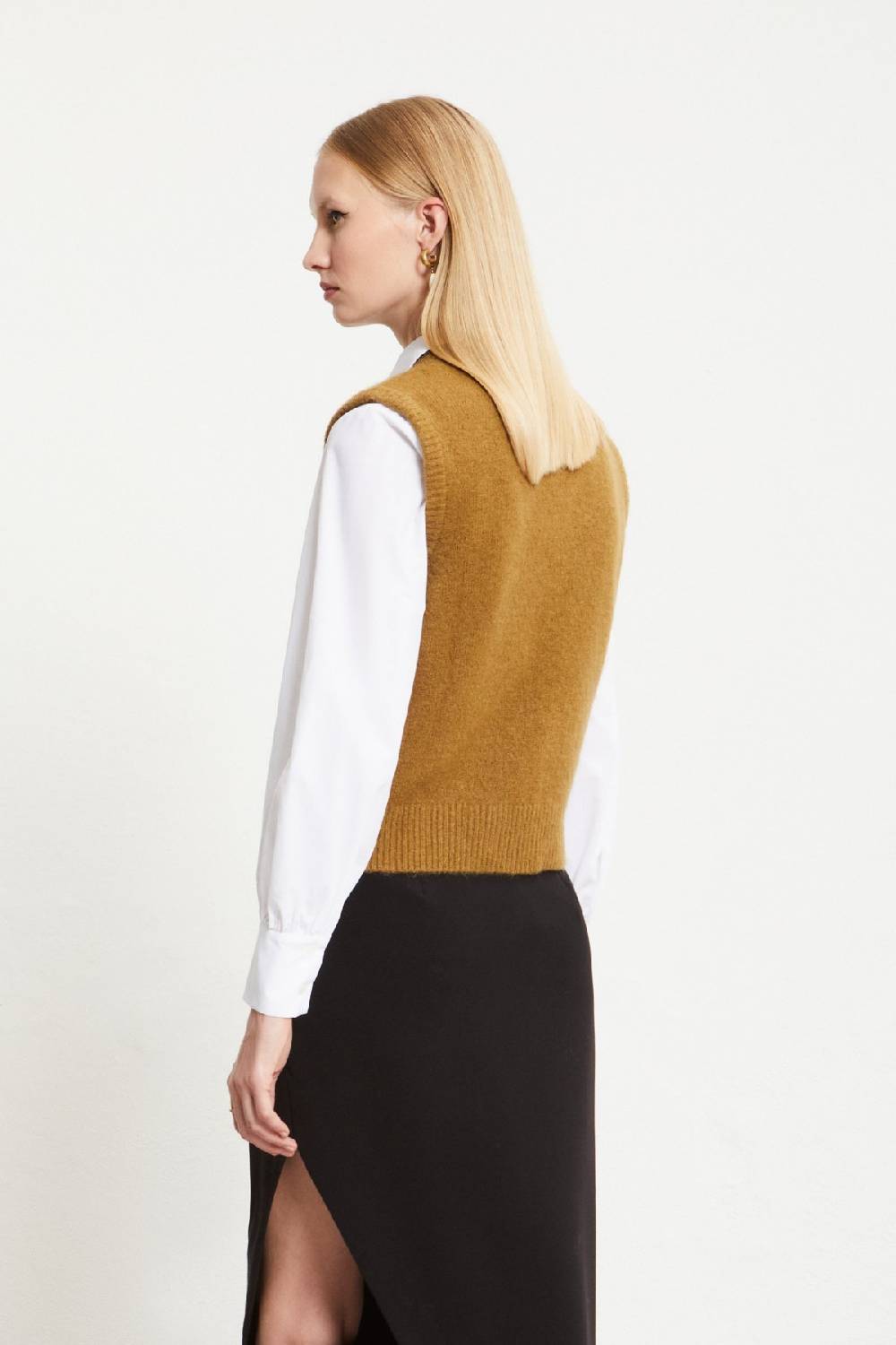 ottod'Ame Vest with rounded neck Affare Del Giorno