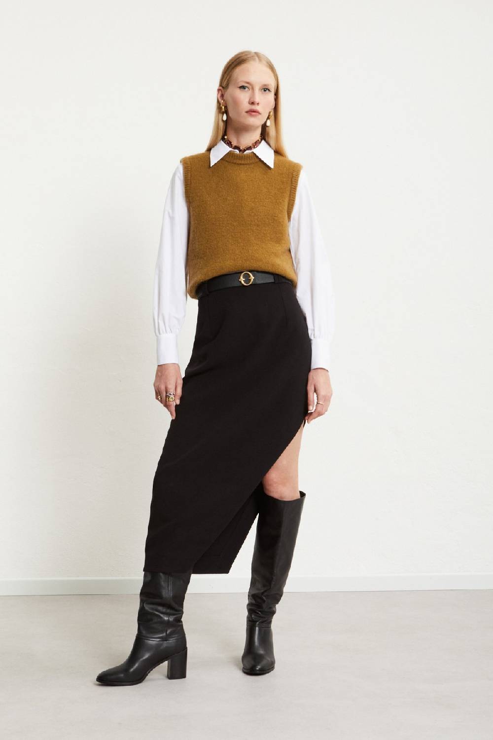 ottod'Ame Vest with rounded neck Affare Del Giorno