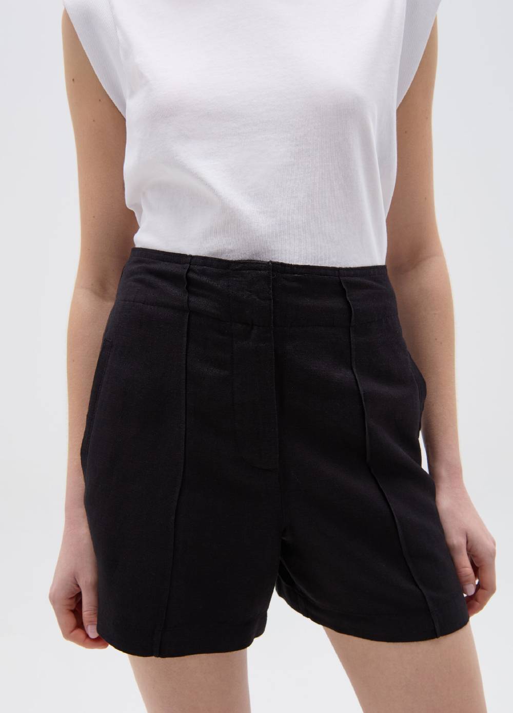 Ovs Shorts in lino e viscosa con pinces Novità