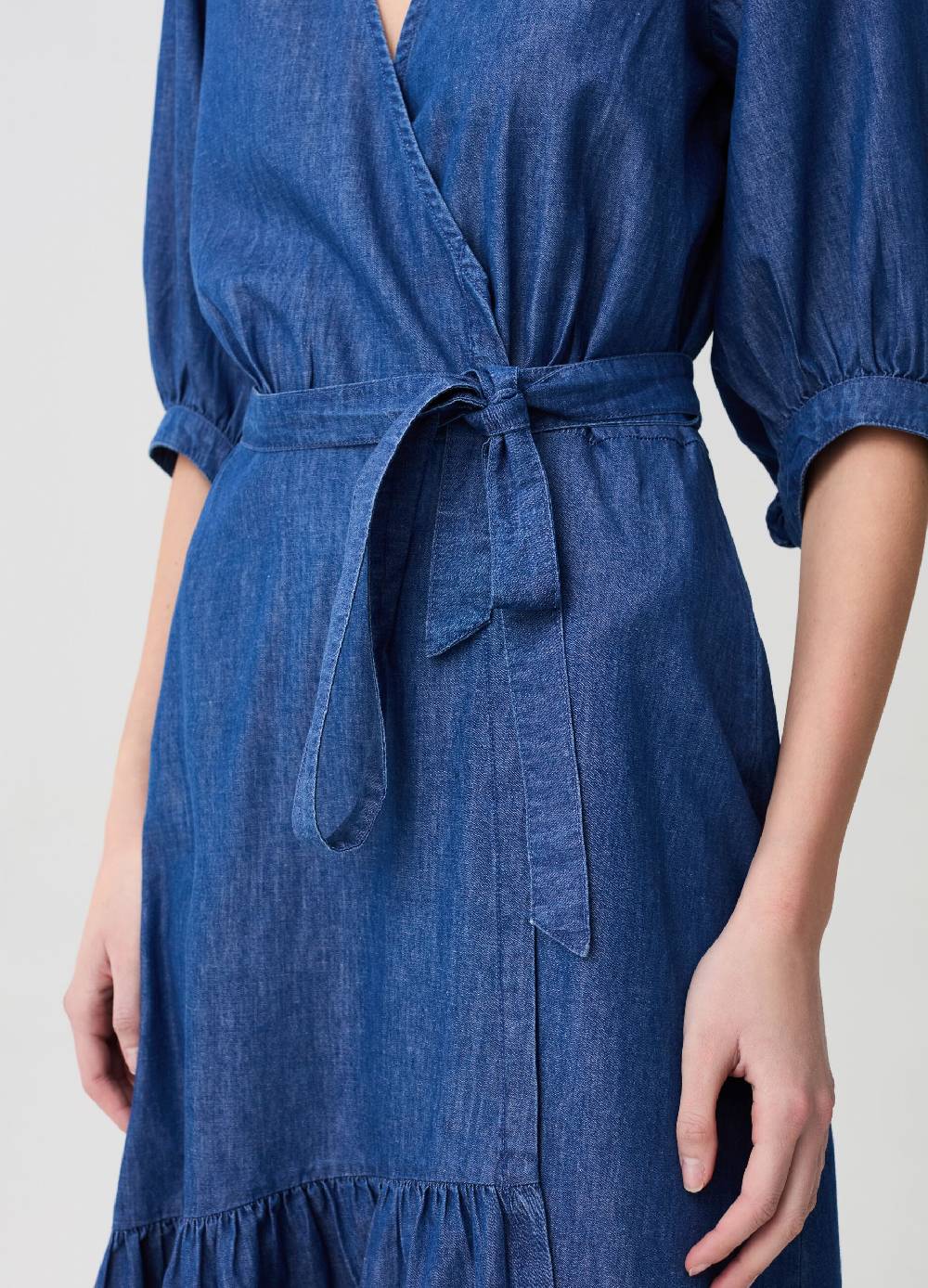 Ovs Abito midi in denim a portafoglio Fino Al -60%