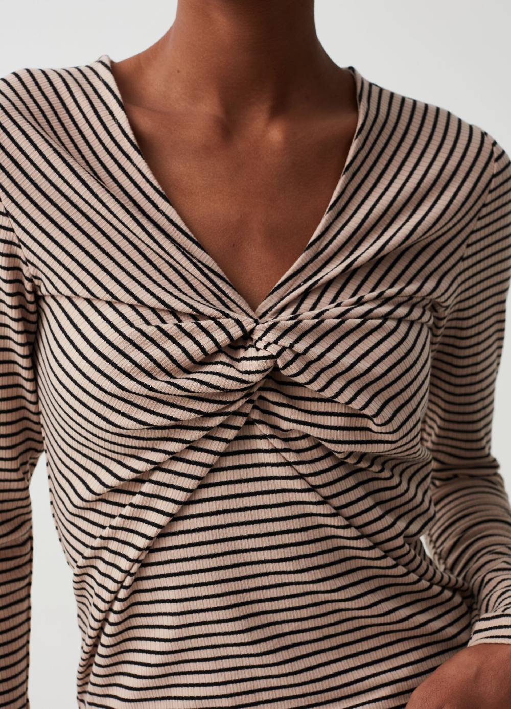 Ovs T-shirt a righe con maniche lunghe e nodo Acquista Ora