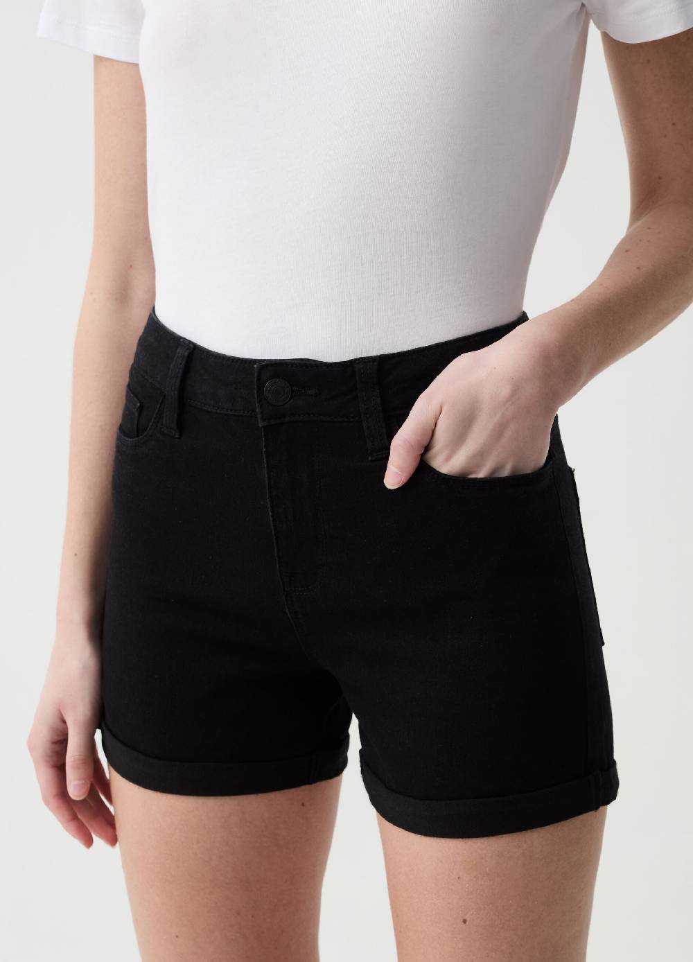 Ovs Shorts in denim con risvolti 2025