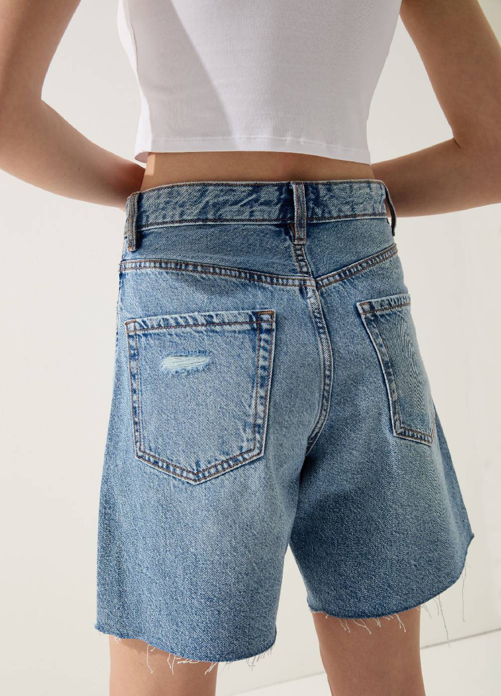 Ovs Bermuda in denim con abrasioni Trasporto libero internazionale