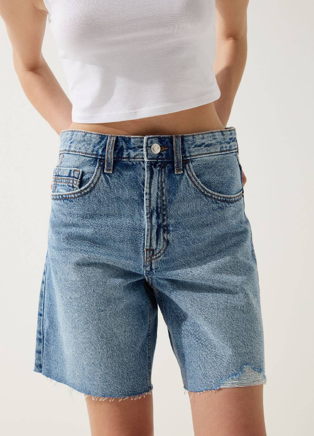 Ovs Bermuda in denim con abrasioni Trasporto libero internazionale