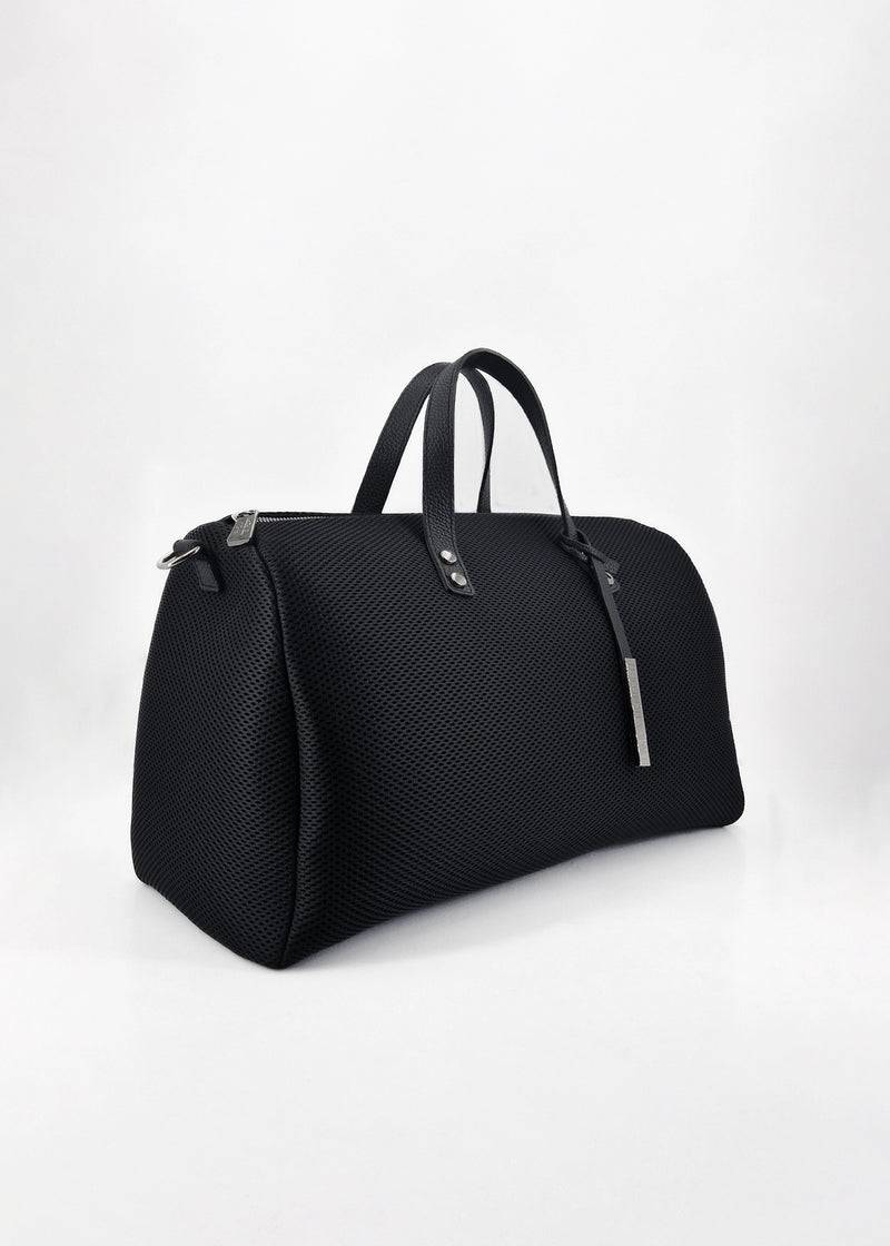 Paola T. Bauletto large in traforato con dettagli argento Fino Al -60%