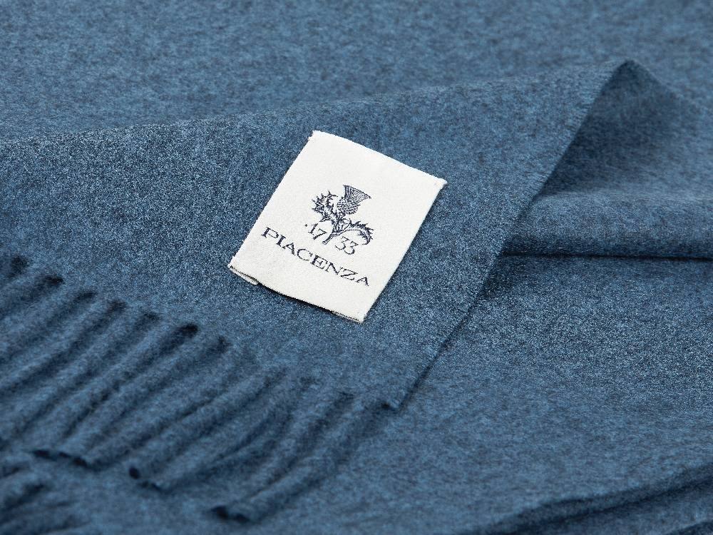 Piacenza 1733 Aeternum Plaid blu in puro Cashmere Presa