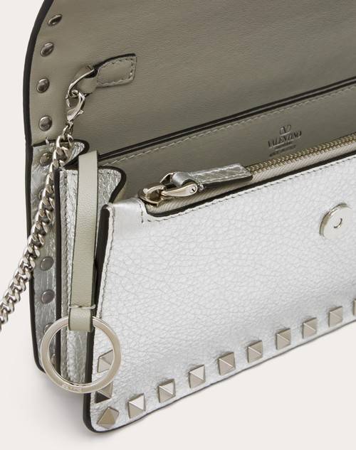 Red Valentino PORTAFOGLIO CON CATENA ROCKSTUD IN VITELLO GRANATO METALLIZZATO Vendita