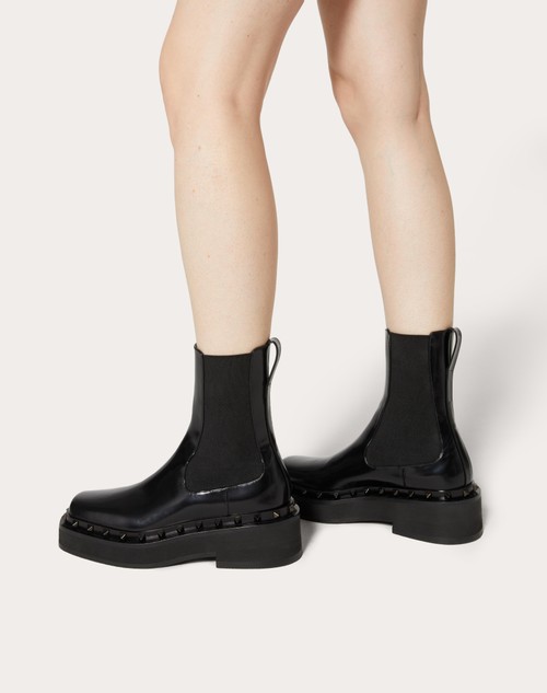 Red Valentino BEATLE ROCKSTUD M-WAY IN VITELLO E BORCHIE IN TONO 50MM Ultimo giorno