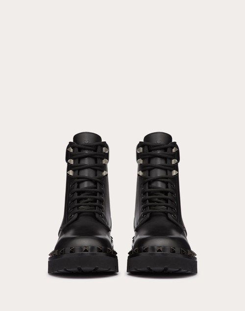 Red Valentino COMBAT BOOT ROCKSTUD IN VITELLO E BORCHIE IN TONO 50MM Fino al 50% di sconto