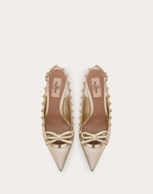 Red Valentino DÉCOLLETÉ SLINGBACK ROCKSTUD BOW IN NAPPA LAMINATA E BORCHIE IN TONO 60MM Promozione Limitata