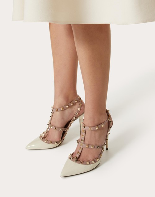Red Valentino DÉCOLLETÉ ROCKSTUD IN VERNICE CON CINTURINI 100MM Offerta