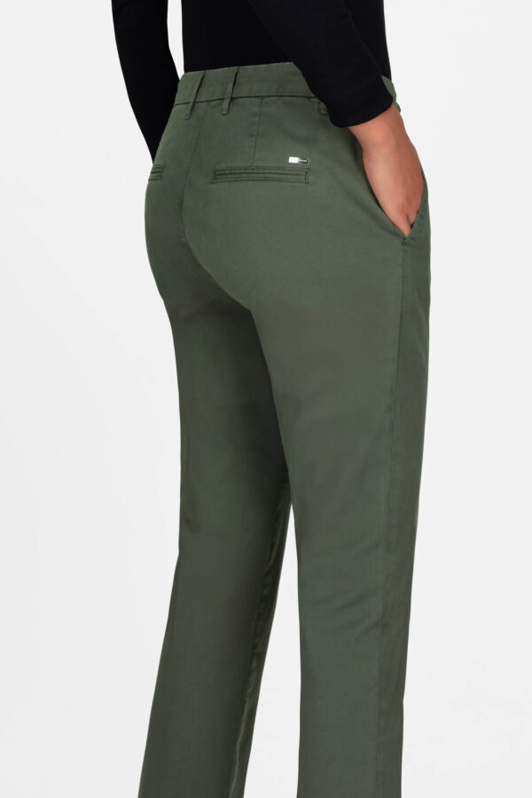 Sartoria Tramarossa PANTALONE ADELE SLIM IN COTONE VERDE Negozio