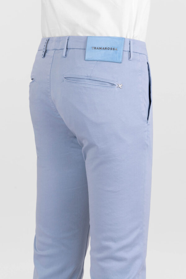 Sartoria Tramarossa PANTALONE LUIS SLIM IN GABARDINA LEGGERA DI COTONE CON STAMPA ESTERNA STRETCH BLU CHIARO 2025
