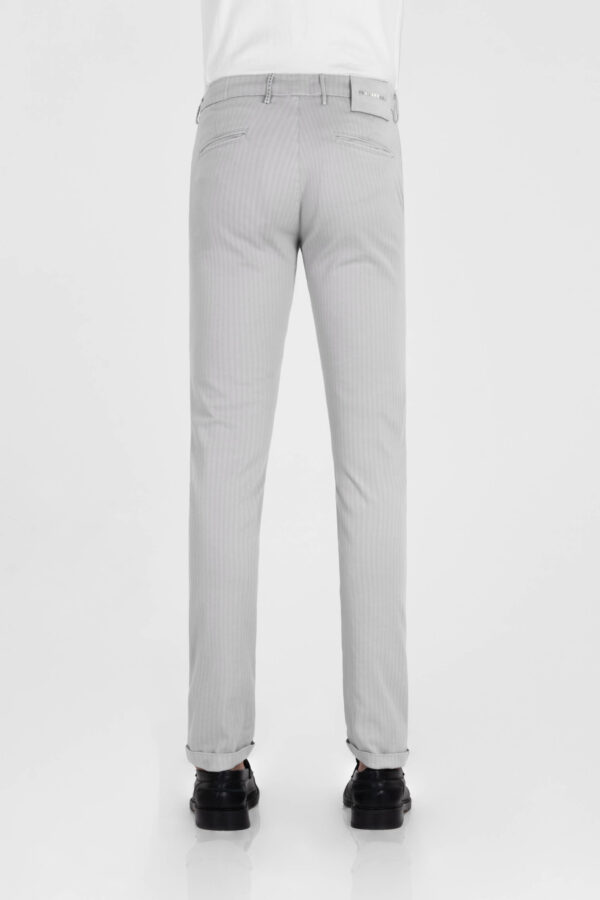 Sartoria Tramarossa PANTALONE LUIS SLIM IN GABARDINA LEGGERA DI COTONE CON STAMPA ESTERNA STRETCH GRIGIO 2025