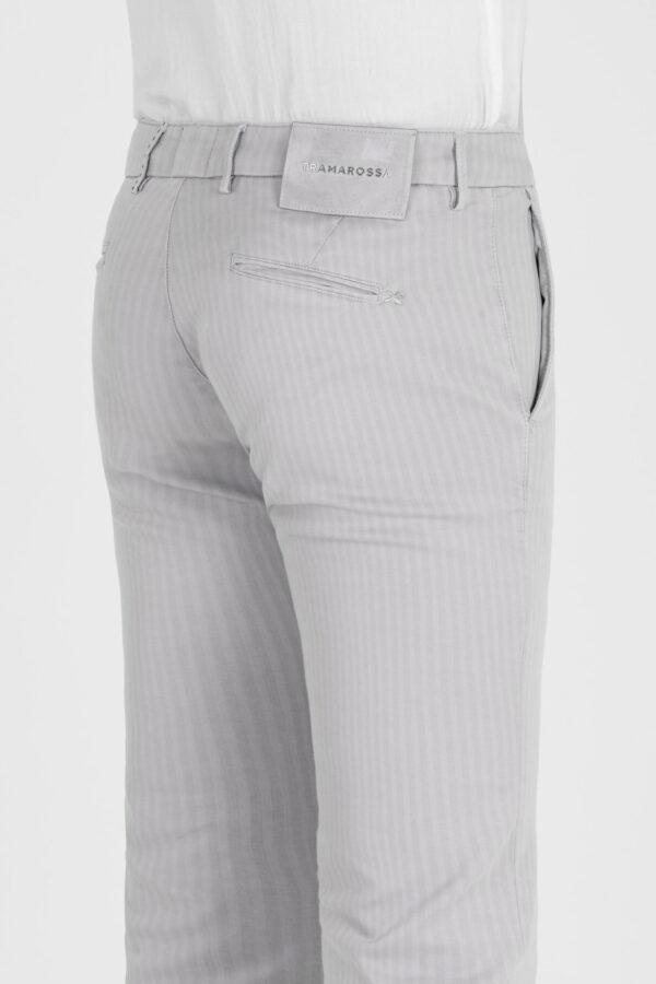 Sartoria Tramarossa PANTALONE LUIS SLIM IN GABARDINA LEGGERA DI COTONE CON STAMPA ESTERNA STRETCH GRIGIO 2025