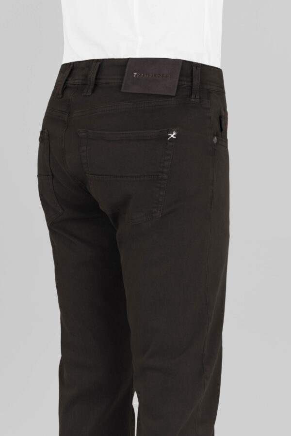 Sartoria Tramarossa PANTALONE LEONARDO ZIP SS SLIM IN GABARDINA LEGGERA STRETCH MARRONE In Linea
