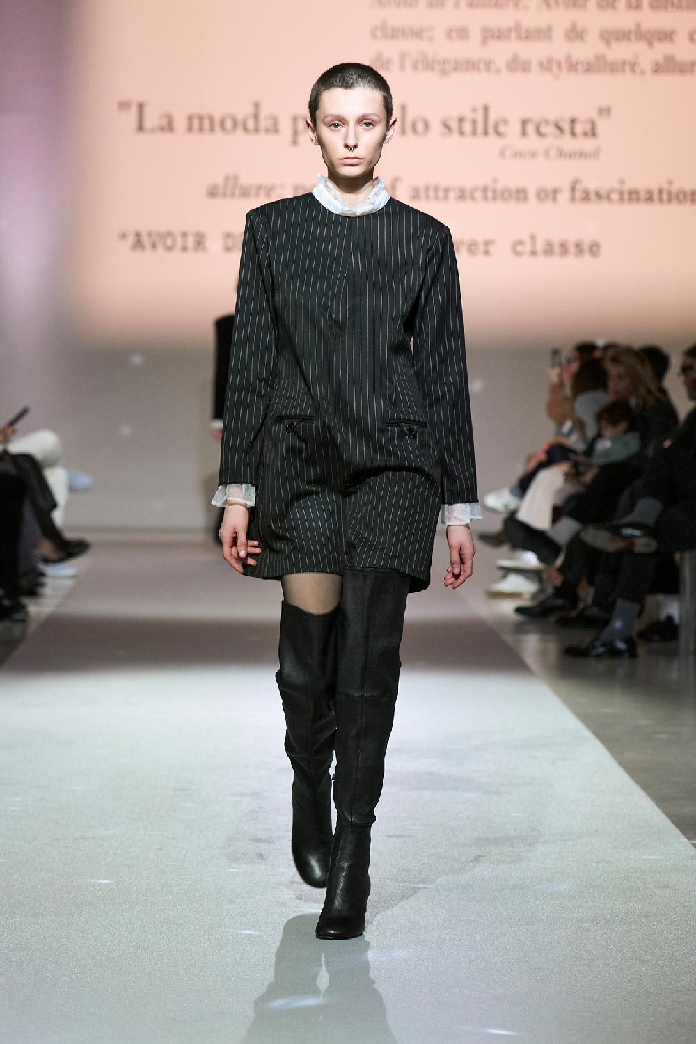 Soallure ABITO CORTO GESSATO CON COLLO IN ORGANZA Qualità