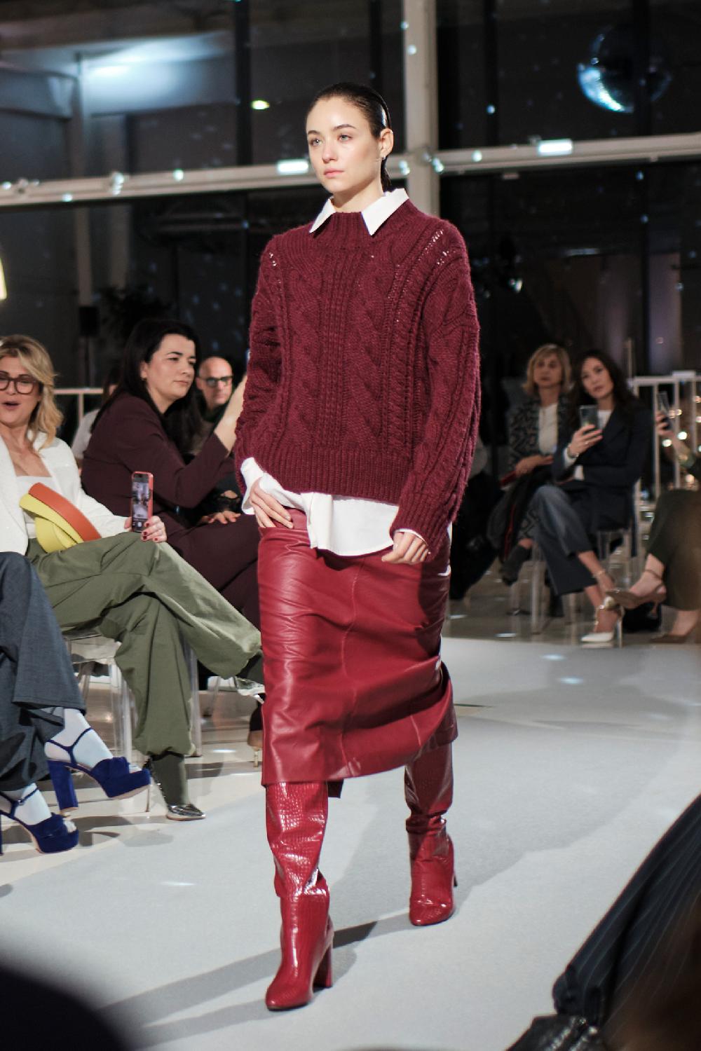 Soallure MAGLIA CON COLLO ALTO E LAVORAZIONE A TRECCIA Nuova