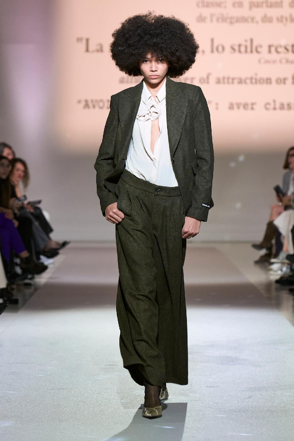 Soallure CAMICIA IN GEORGETTE CON DETTAGLIO ROSA Economico
