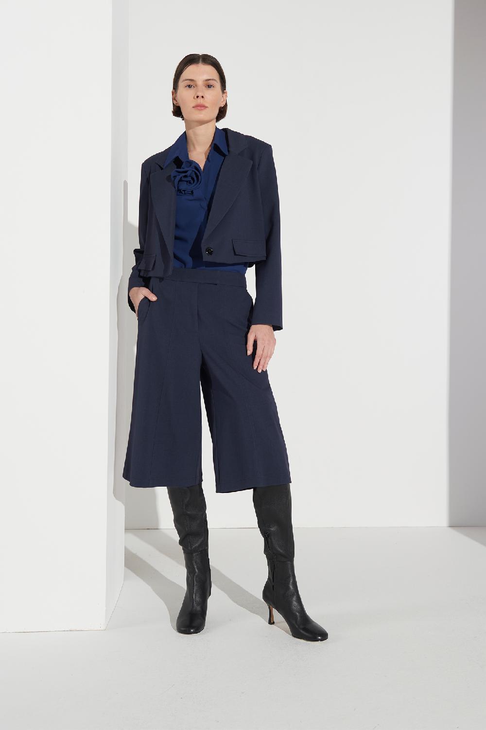 Soallure CAMICIA IN GEORGETTE CON DETTAGLIO ROSA Economico