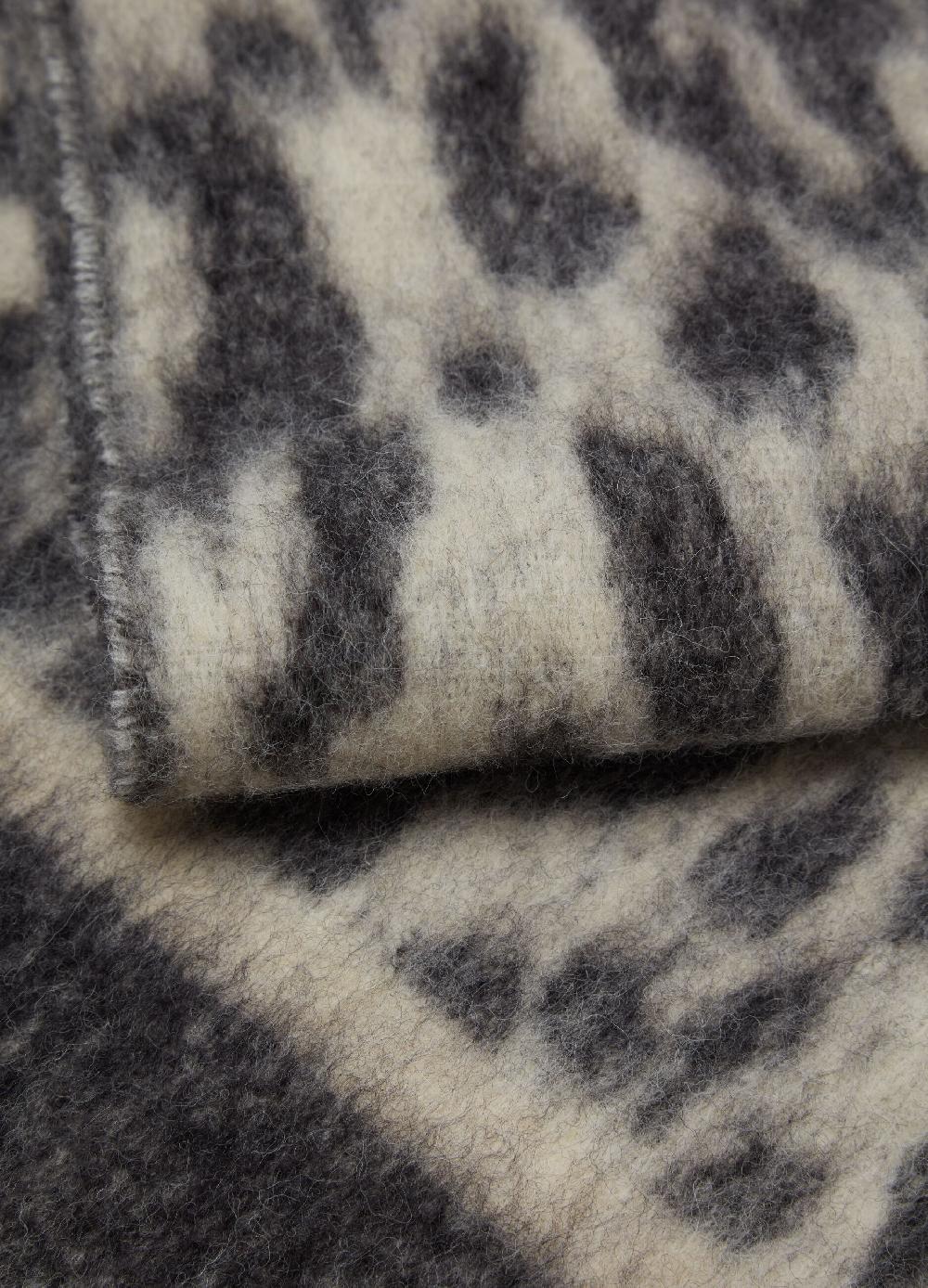 Stefanel Sciarpa jacquard animalier con frange Acquista Ora