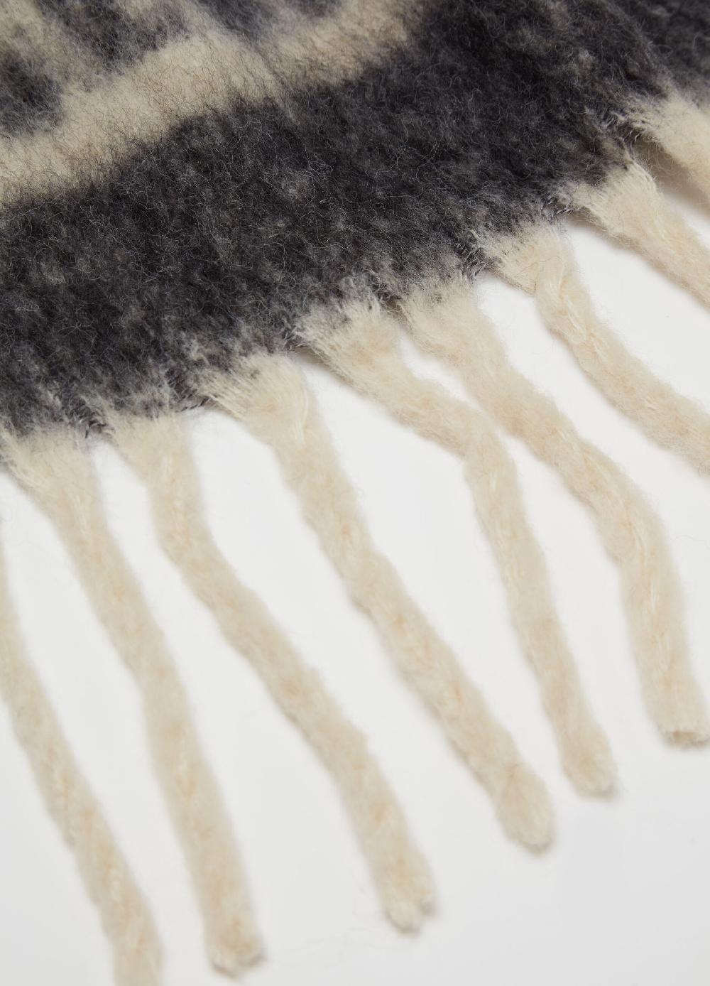Stefanel Sciarpa jacquard animalier con frange Acquista Ora
