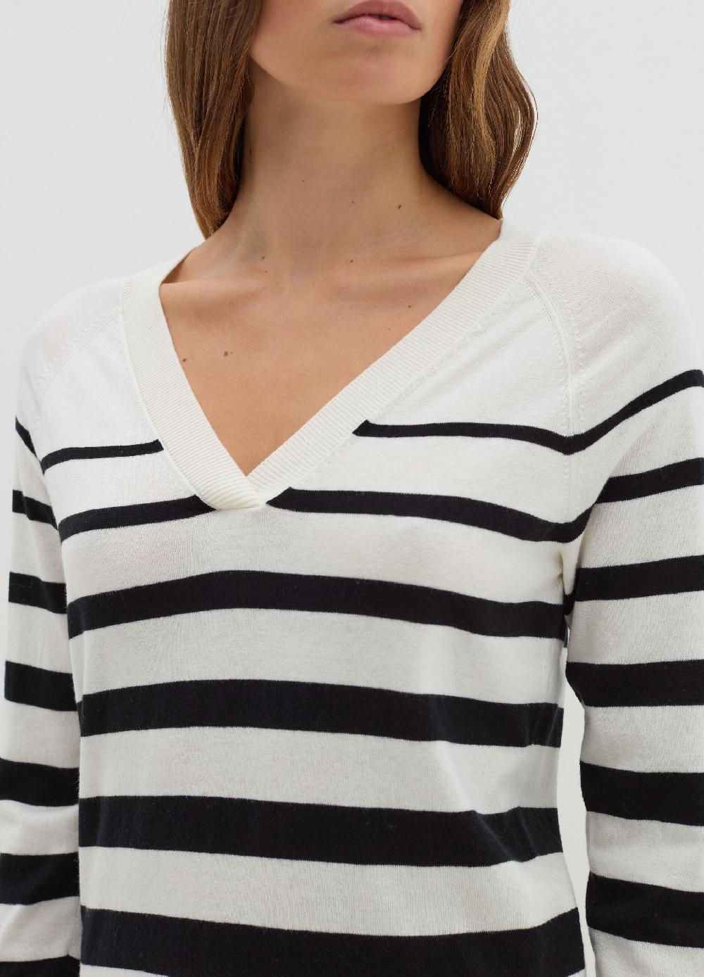 Stefanel Pullover a righe con scollo a V Italy