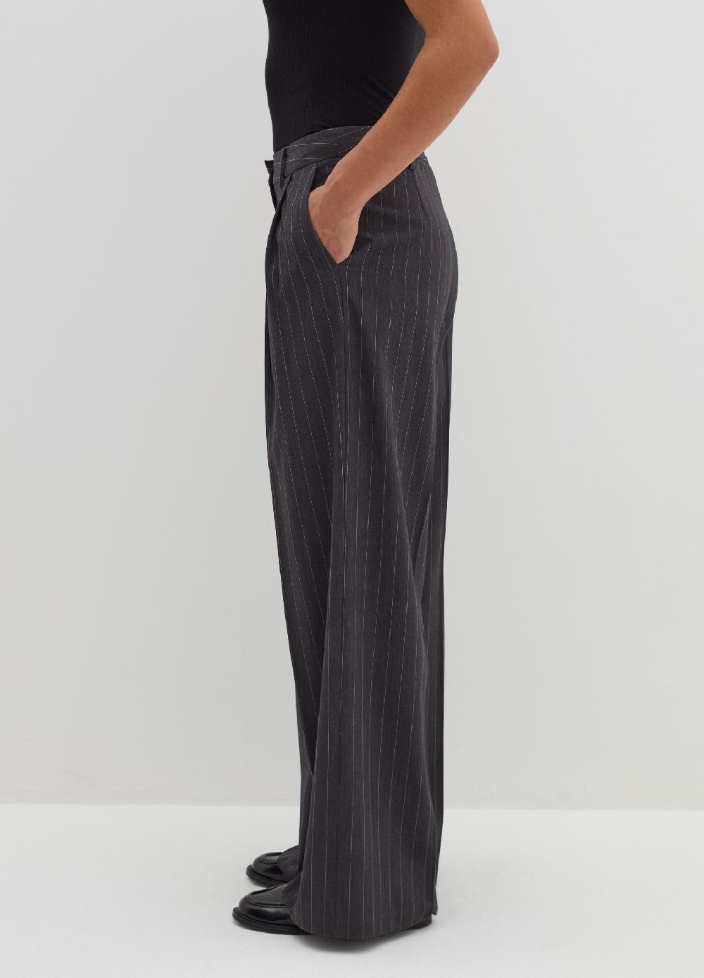 Stefanel Pantalone slouchy fit con pinces Qualità Garantita