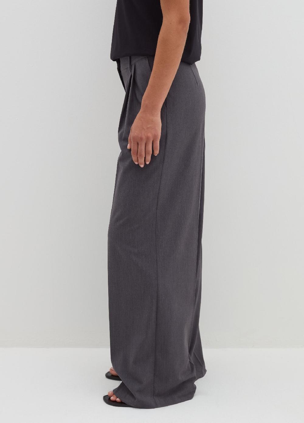 Stefanel Pantalone slouchy fit con pinces Spedizione Gratuita