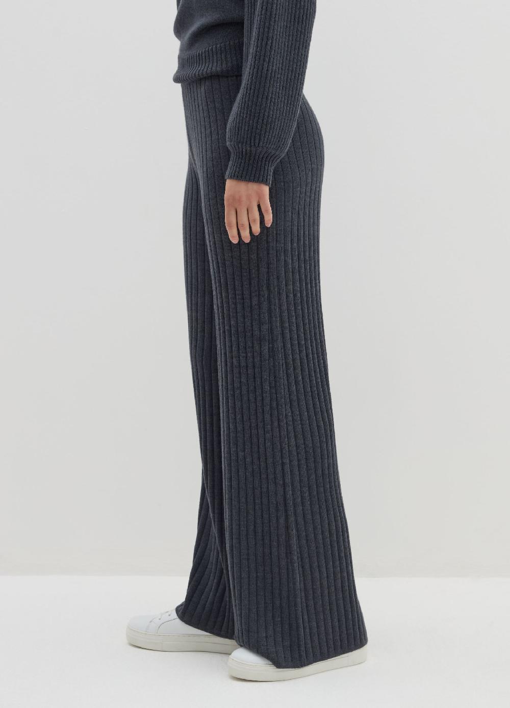 Stefanel Pantalone flare fit in maglia a coste Promozione Limitata
