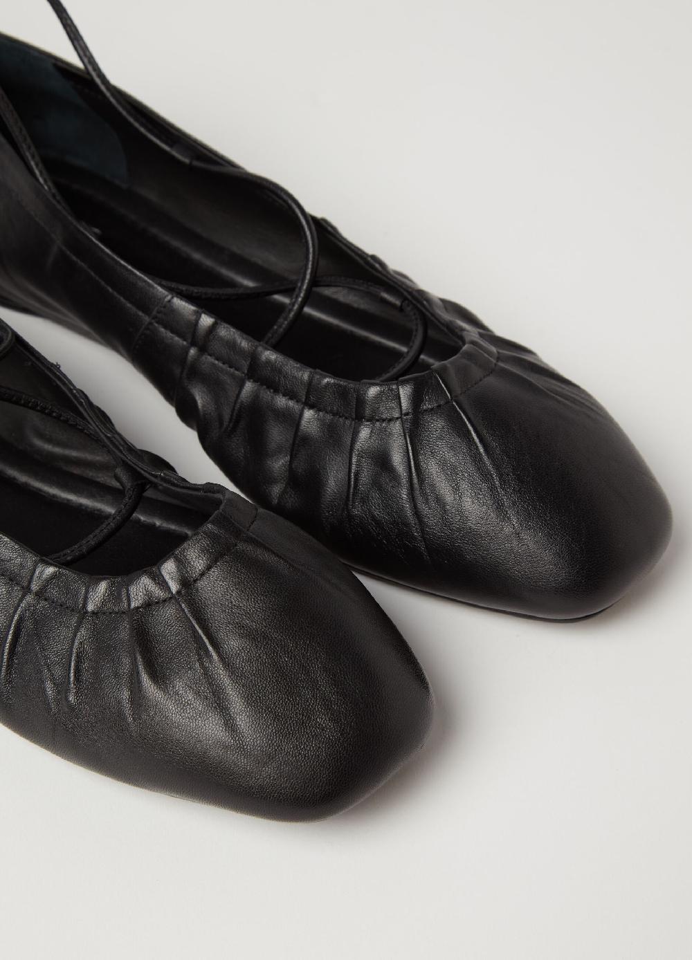 Stefanel Ballerina in pelle con laccetto Offerta