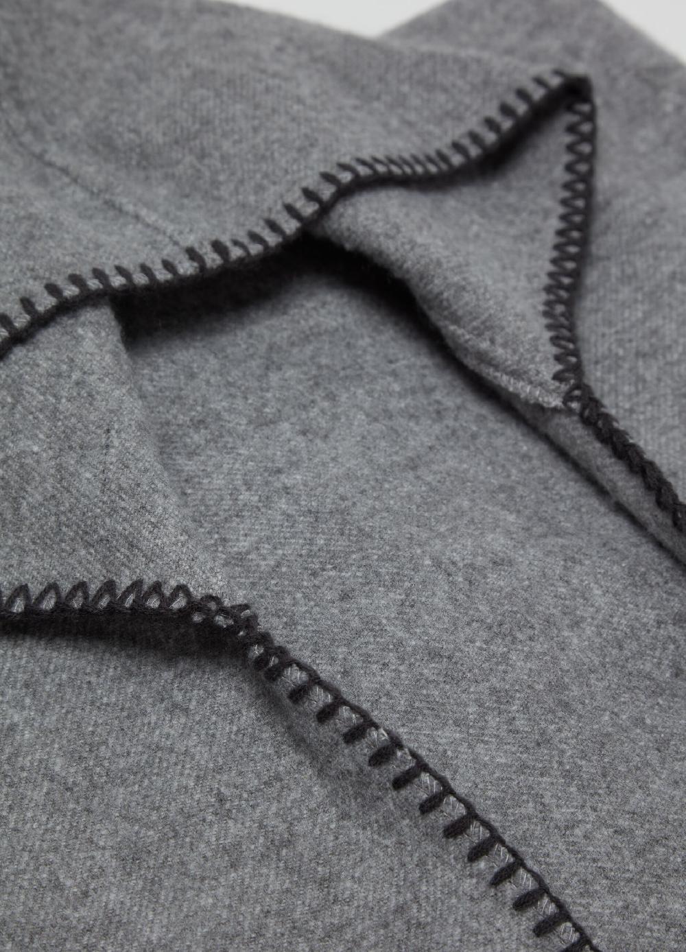 Stefanel Poncho aperto con cappuccio Fino Al -60%