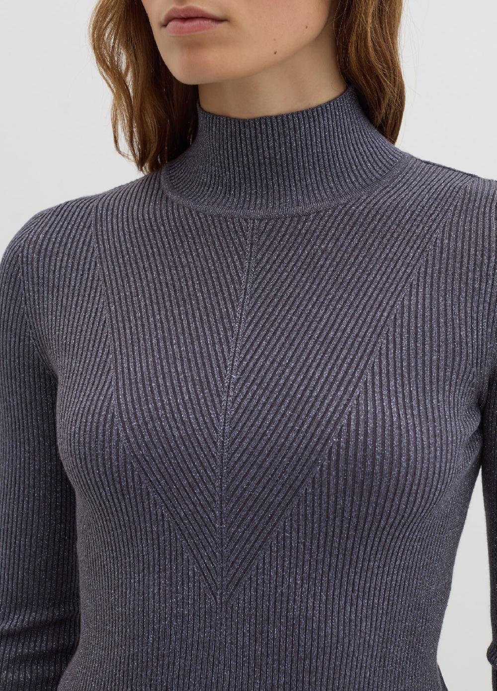 Stefanel T-shirt in lurex a costine con collo alto Fino al 55% di sconto