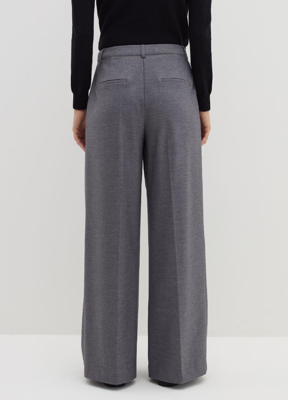 Stefanel Pantalone loose fit con pinces Ultimo giorno
