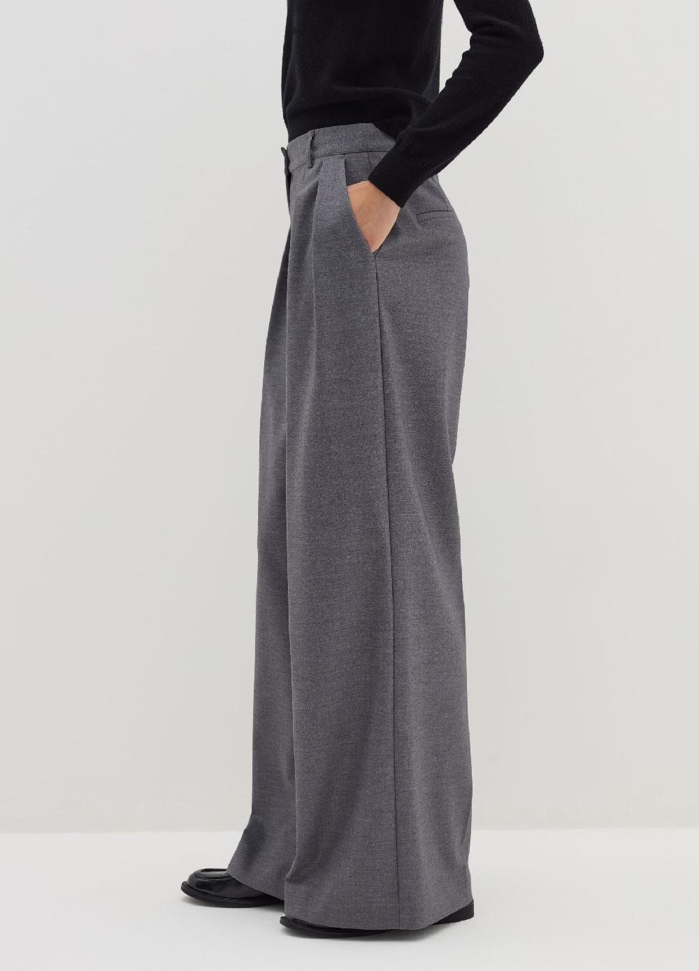 Stefanel Pantalone loose fit con pinces Ultimo giorno