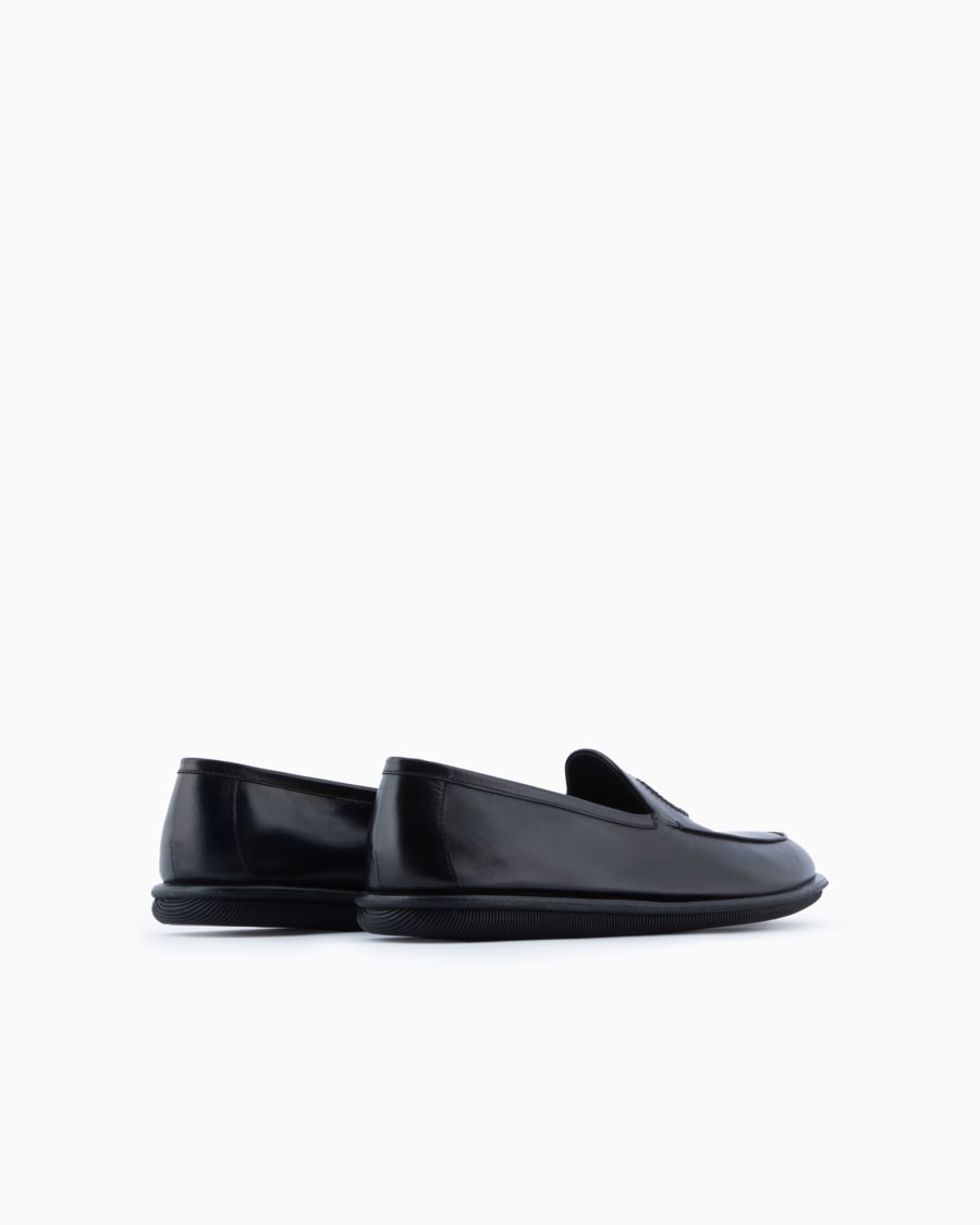 The world of armani MOCASSINI IN NAPPA VINTAGE CON LOGO RICAMATO Offerte
