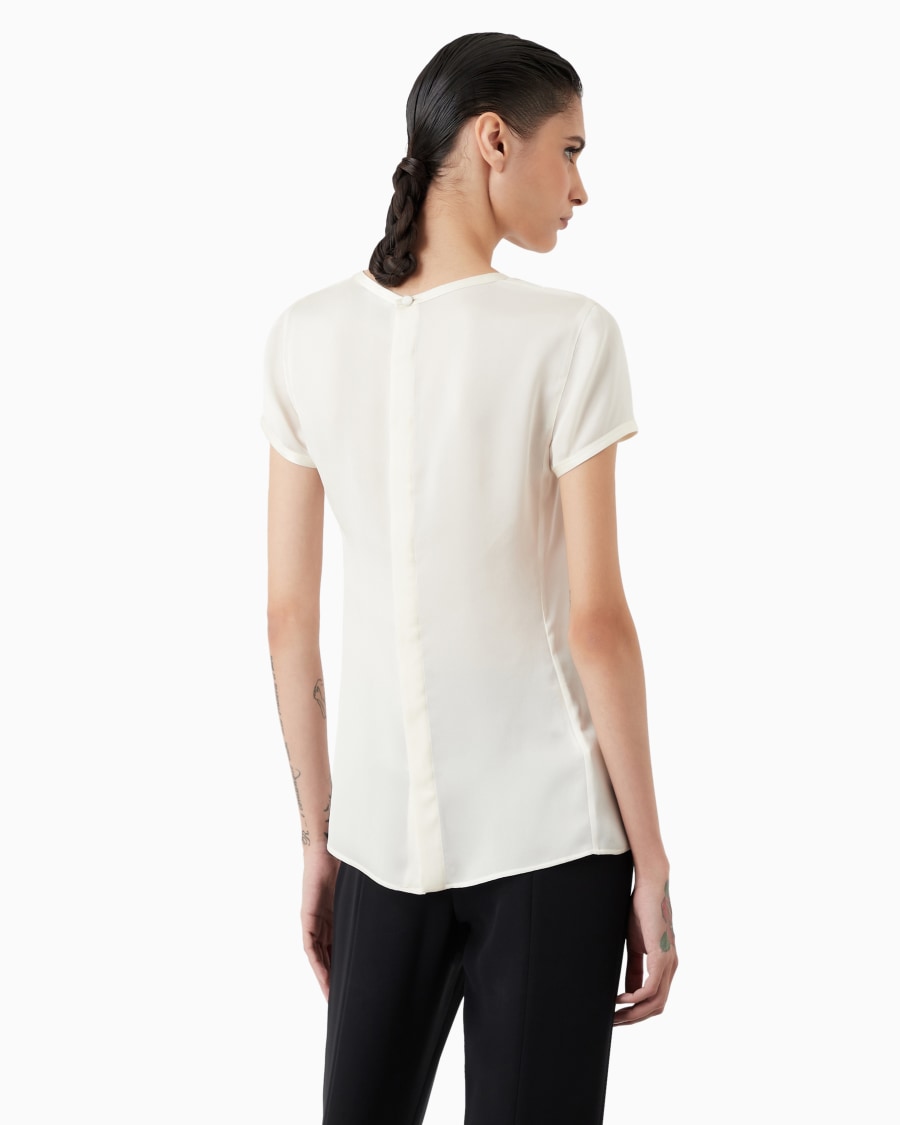 The world of armani BLUSA IN CHARMEUSE DI SETA CON SCOLLO A V Offerta esclusiva
