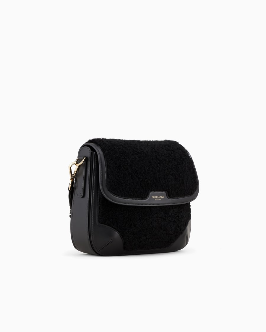 The world of armani GIORGIO ARMANI NEVE BORSA A SPALLA GRANDE IN SHERLING E E PELLE 2025