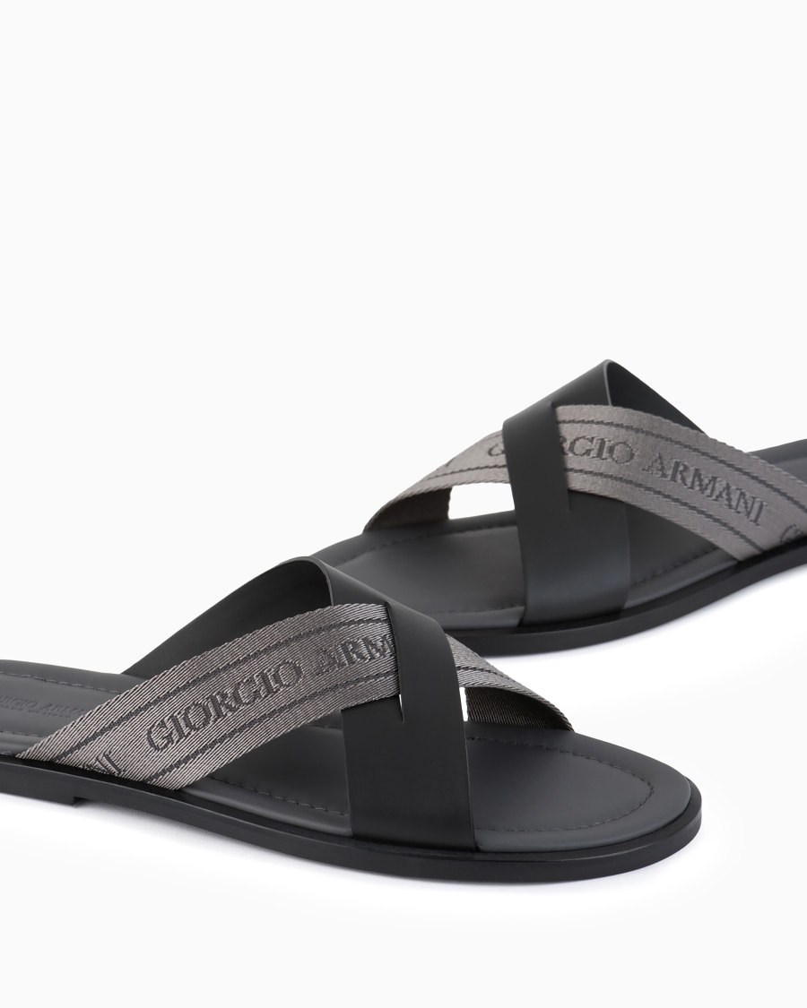 The world of armani SANDALI CROSS IN PELLE E NASTRO BICOLORE Italia