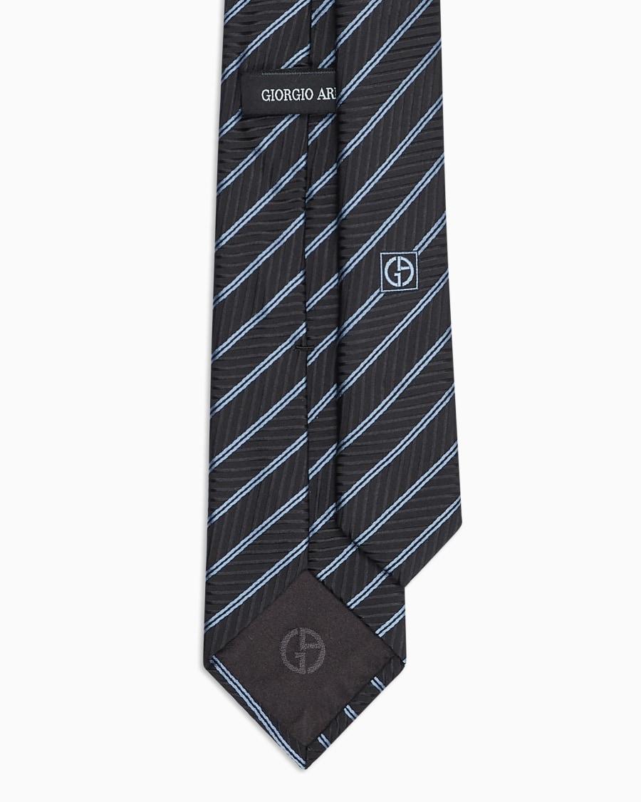 The world of armani CRAVATTA IN SETA JACQUARD REGIMENTAL Presa