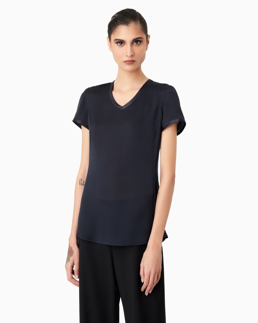 The world of armani BLUSA IN CHARMEUSE DI SETA CON SCOLLO A V Moda