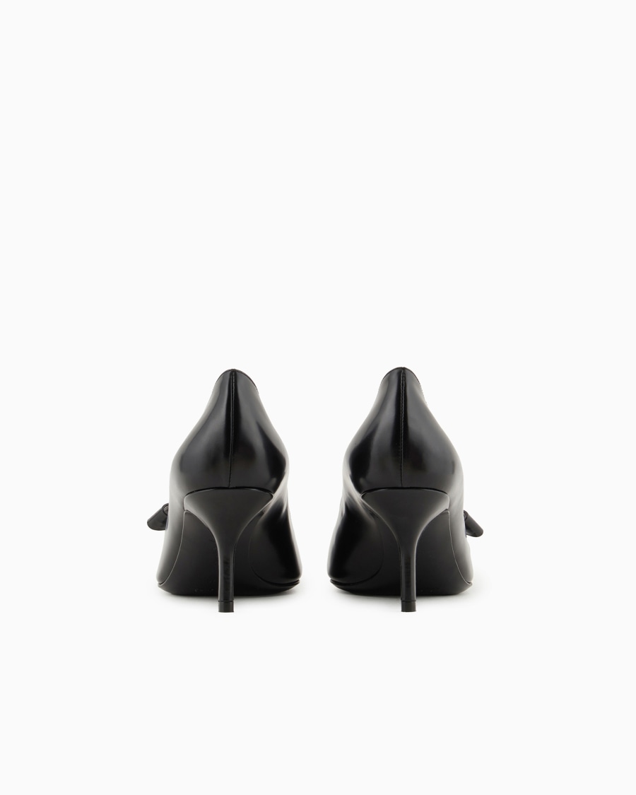 The world of armani DÉCOLLETÉ CON FIOCCO IN PELLE SPAZZOLATA Consegna Veloce