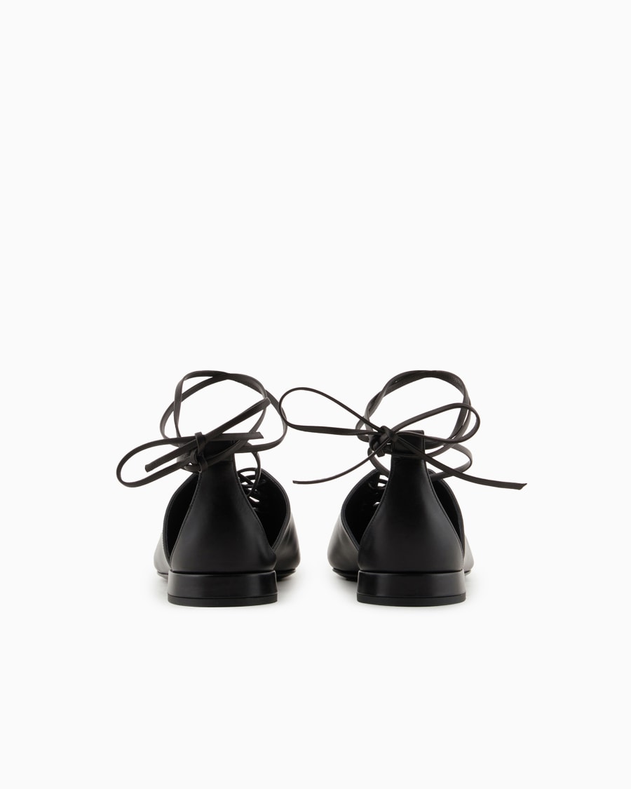 The world of armani BALLERINE IN PELLE CON ALLACCIATURA ALLA CAVIGLIA Offerta