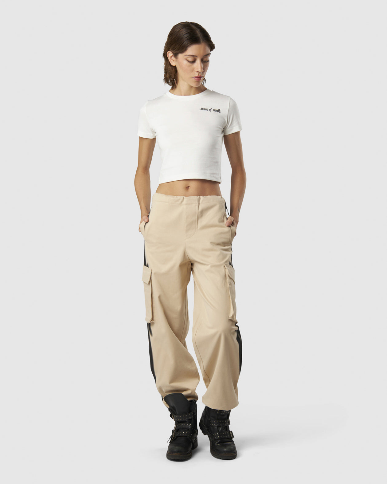 Vision Of Super WHITE CROP T-SHIRT WITH EMBROIDERED TRIBAL LOGO ON FRONT AND EMBROIDERED TRIBAL GRAPHIC ON BACK Qualità