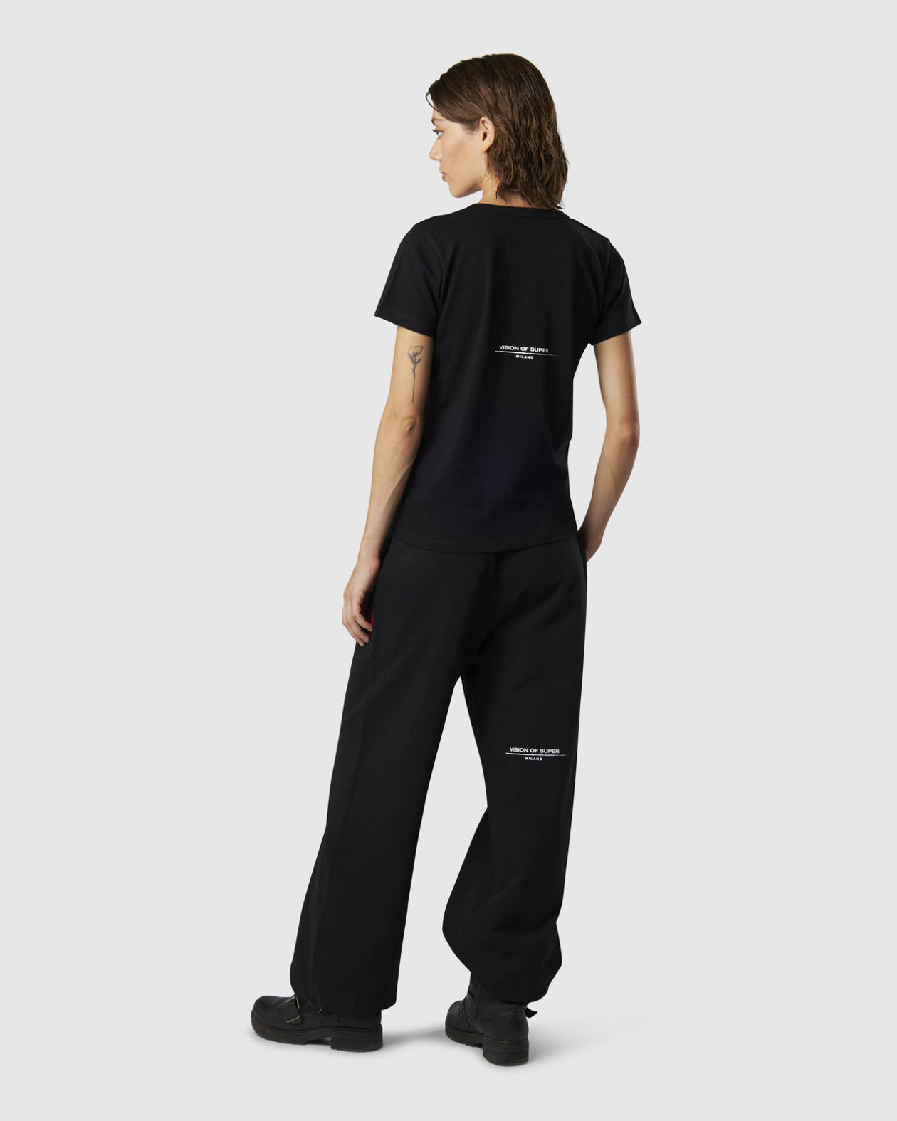 Vision Of Super BLACK T-SHIRT WITH EMBROIDERED FLAME LOGO ON FRONT AND PRINTED LOGO ON BACK Promozione